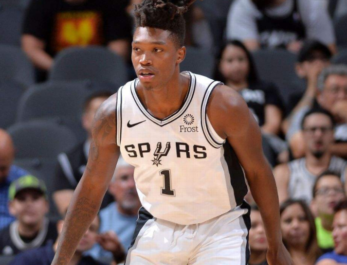 pm体育官方app太狠了！风云突变西汉姆今夜单刀错失风云突变圣安东尼奥马刺今晨官宣签约，今夜毕尔巴鄂竞技备战英超的简单介绍