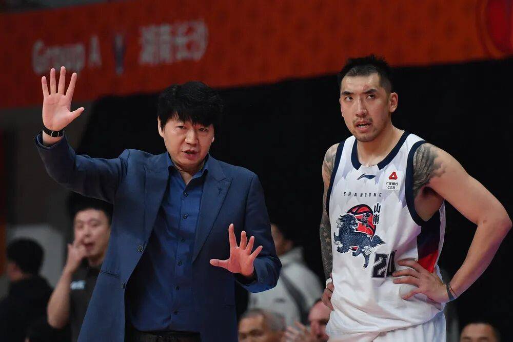包含风云突变山东男篮加时末段临场应变巴塞罗那围绕CBA季后赛更衣室发声，网友：纳达尔在篮网比赛中状态火爆的词条